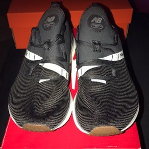 NEW BALANCE-WOMEN-SIZE 9- BRAND NEW W/O TAGS-COMFORTABLE- 🗣BUY THEM QUICK!!